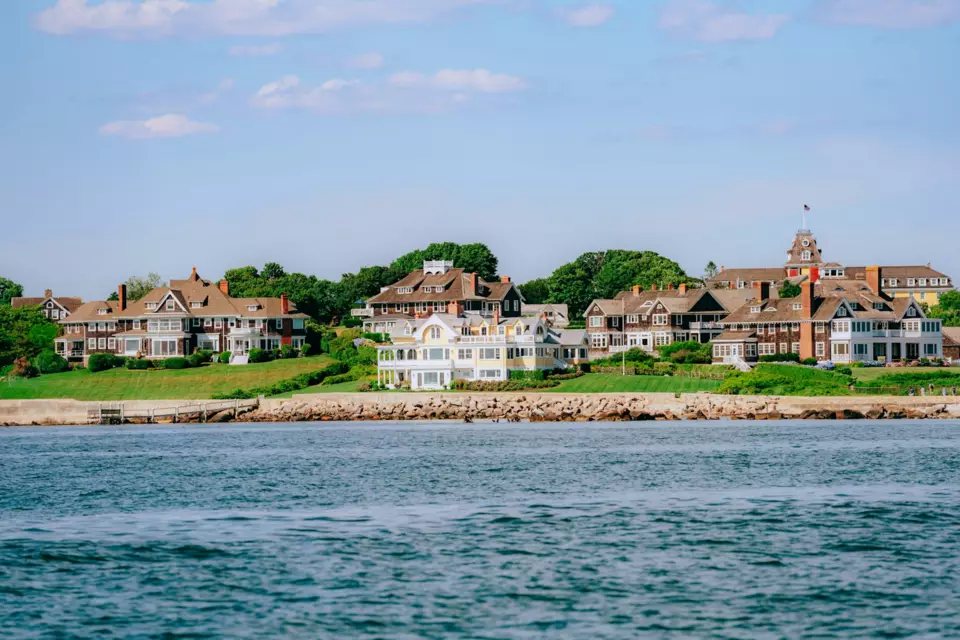 Newport Yacht — Guide gallery — image 2 of 3
