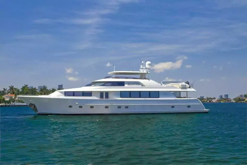 Alicia by Westport - Special Offer for a private Motor Yacht Charter in Marigot with a crew