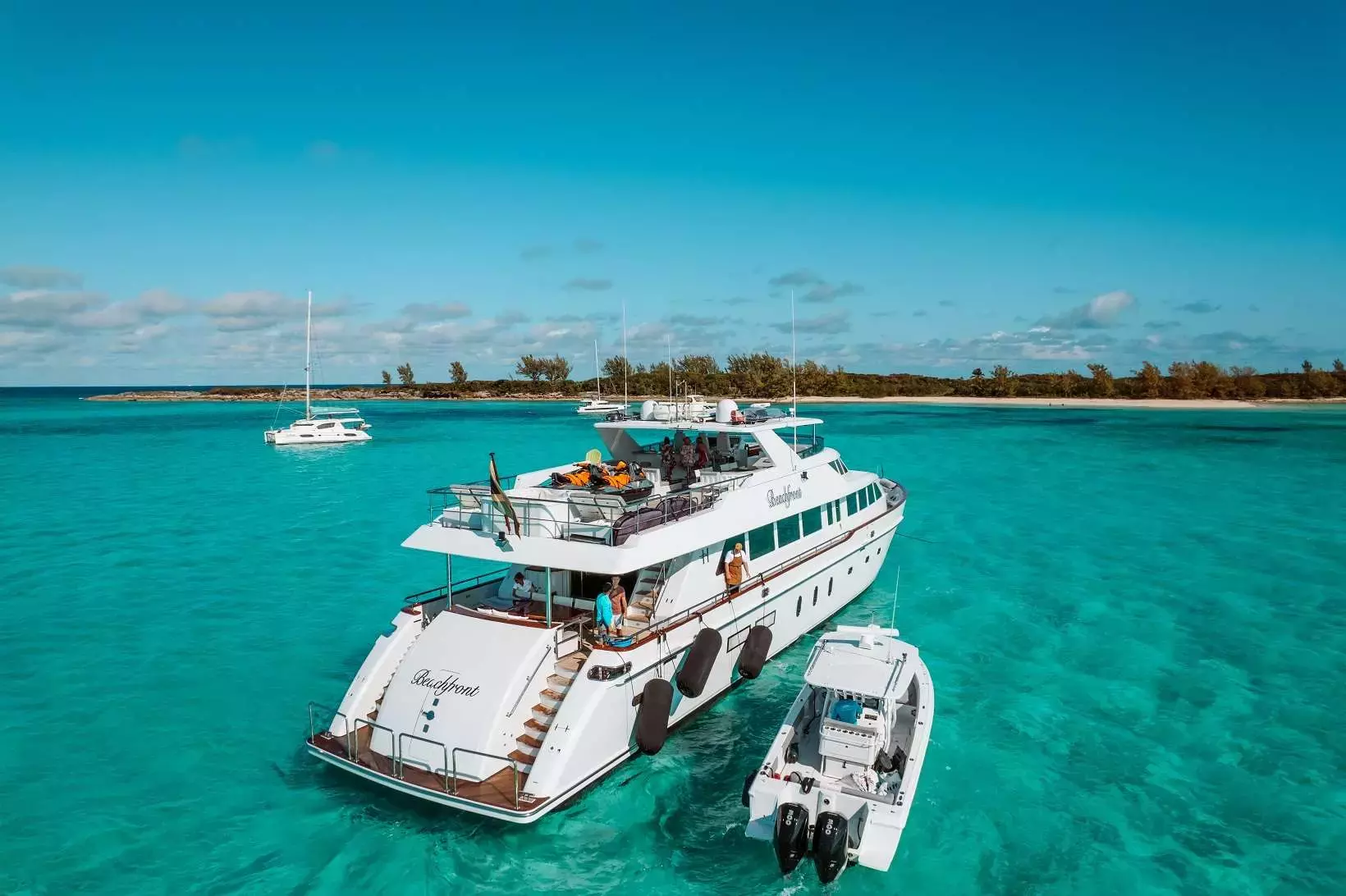 Beachfront by Hargrave - Special Offer for a private Motor Yacht Charter in Abacos with a crew