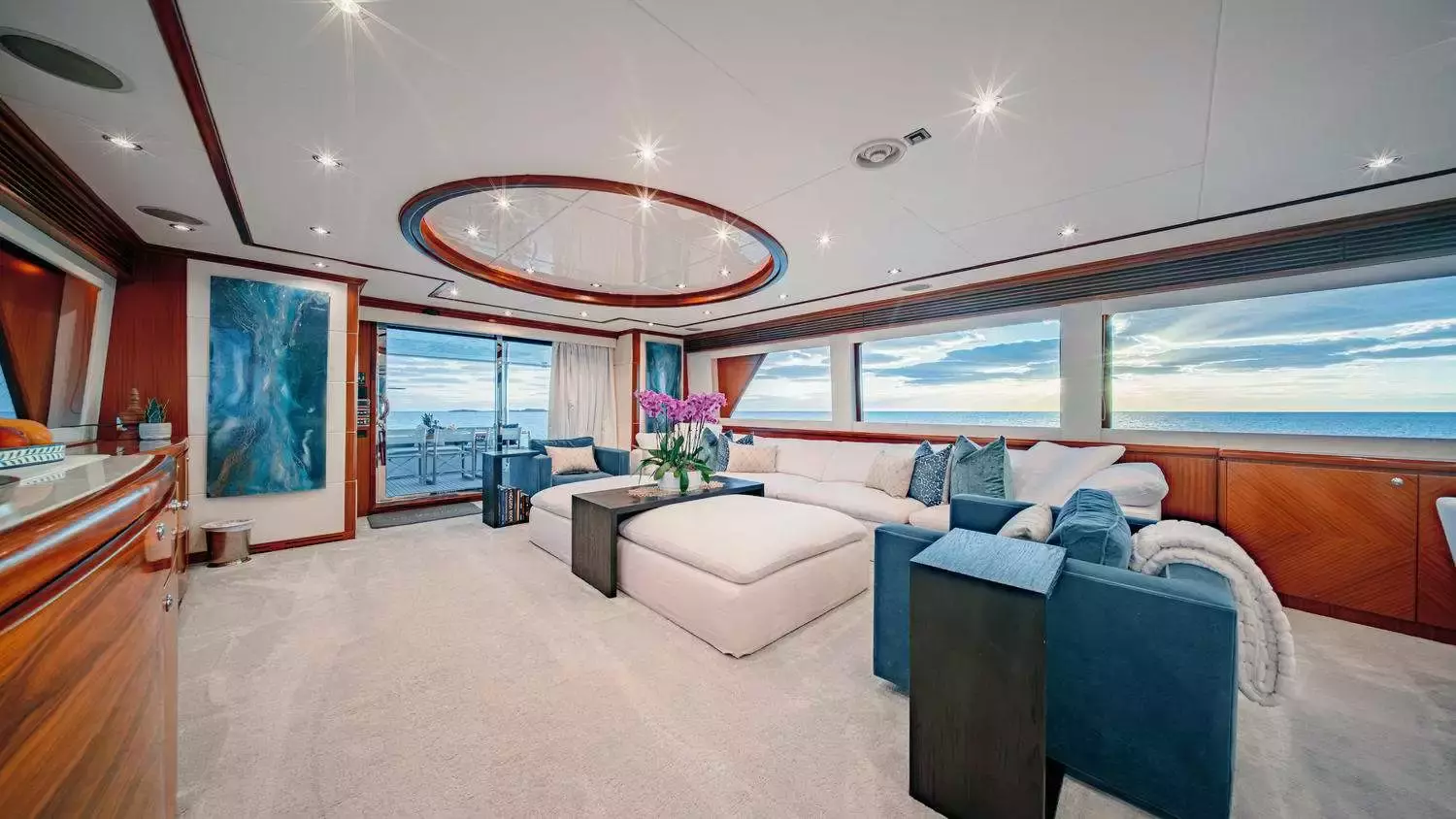 Beachfront by Hargrave – Private Motor Yacht Charter in Bimini