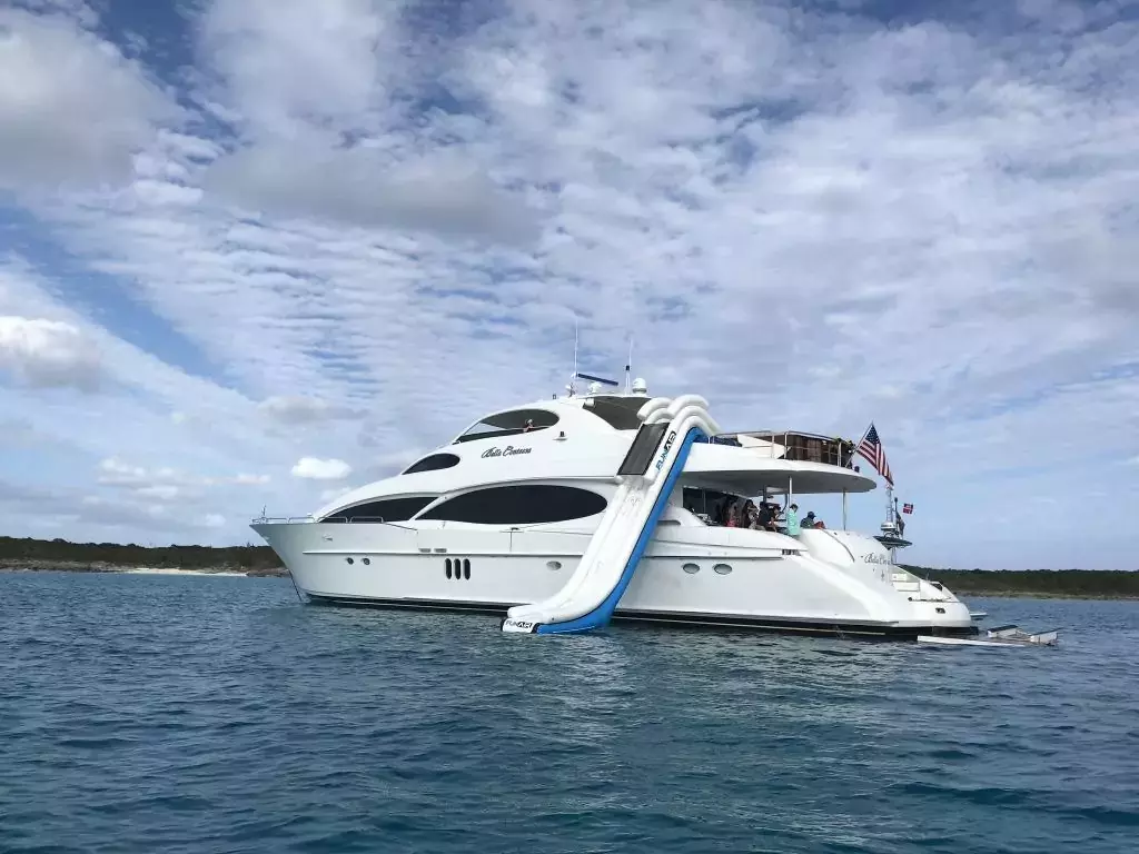 Bella Contessa by Lazzara - Special Offer for a private Motor Yacht Charter in Antigua with a crew