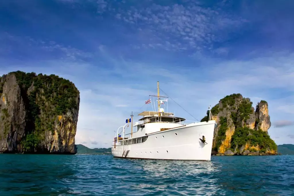 Calisto by Astoria Marine - Special Offer for a private Superyacht Charter in Praslin with a crew
