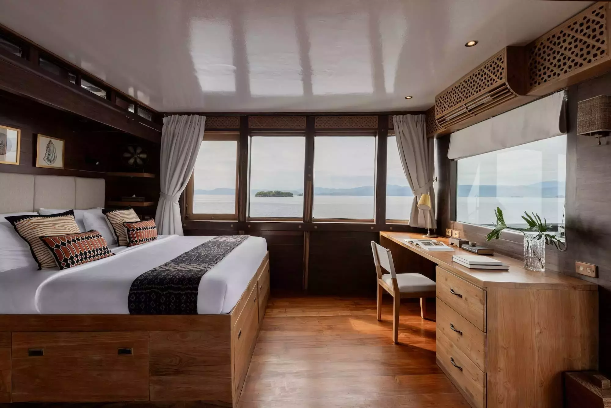 El Aleph by Konjo Boat Builders - Special Offer on Private Motor Sailer Rental