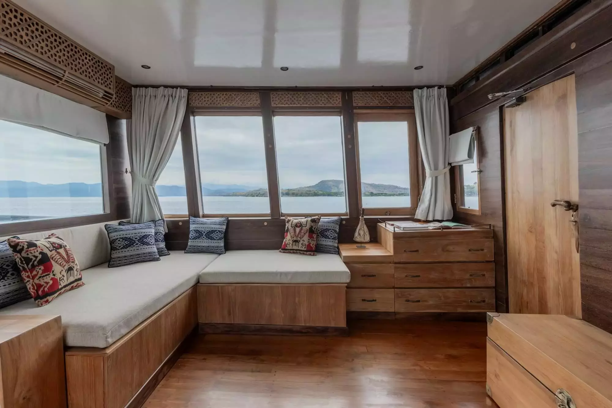El Aleph by Konjo Boat Builders - Special Offer on Private Motor Sailer Rental