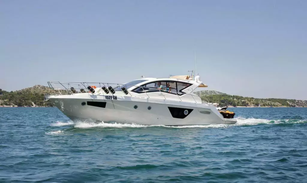 Fellon by Cranchi - Special Offer for a private Power Boat Rental in Trogir with a crew