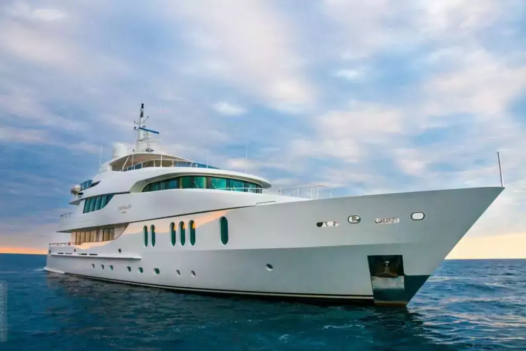 Gloria Teresa by Izar - Special Offer for a private Superyacht Charter in Corfu with a crew