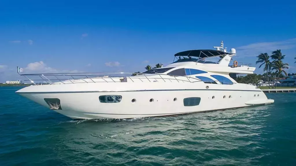 Intervention by Azimut - Special Offer for a private Motor Yacht Charter in Fort-de-France with a crew