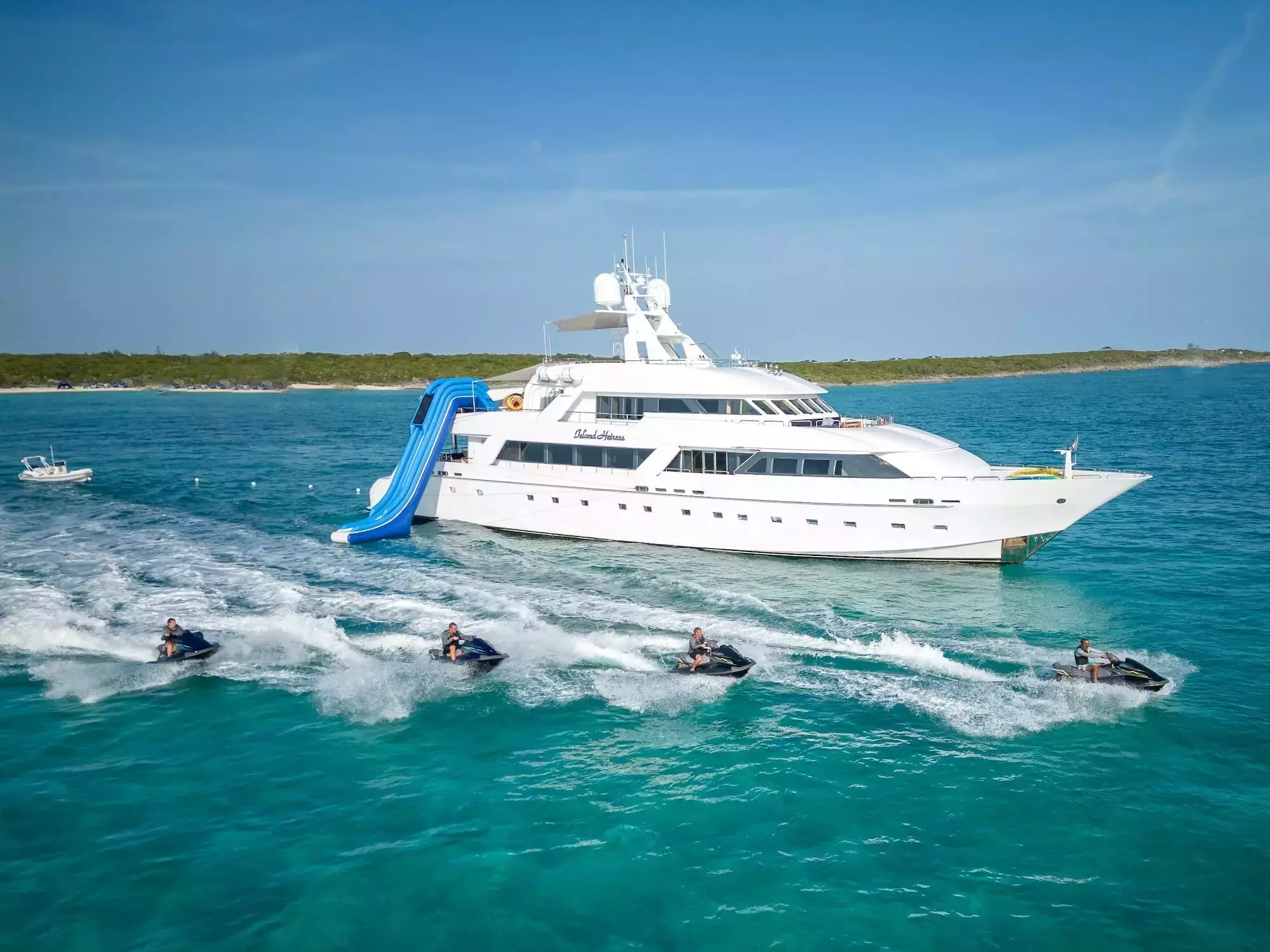 Island Heiress by Cheoy Lee – Private Superyacht Charter in Antigua – Special Offer at Boatcrowd