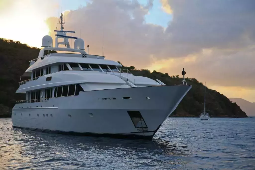 M4 by Trident - Special Offer for a private Superyacht Charter in St Georges with a crew