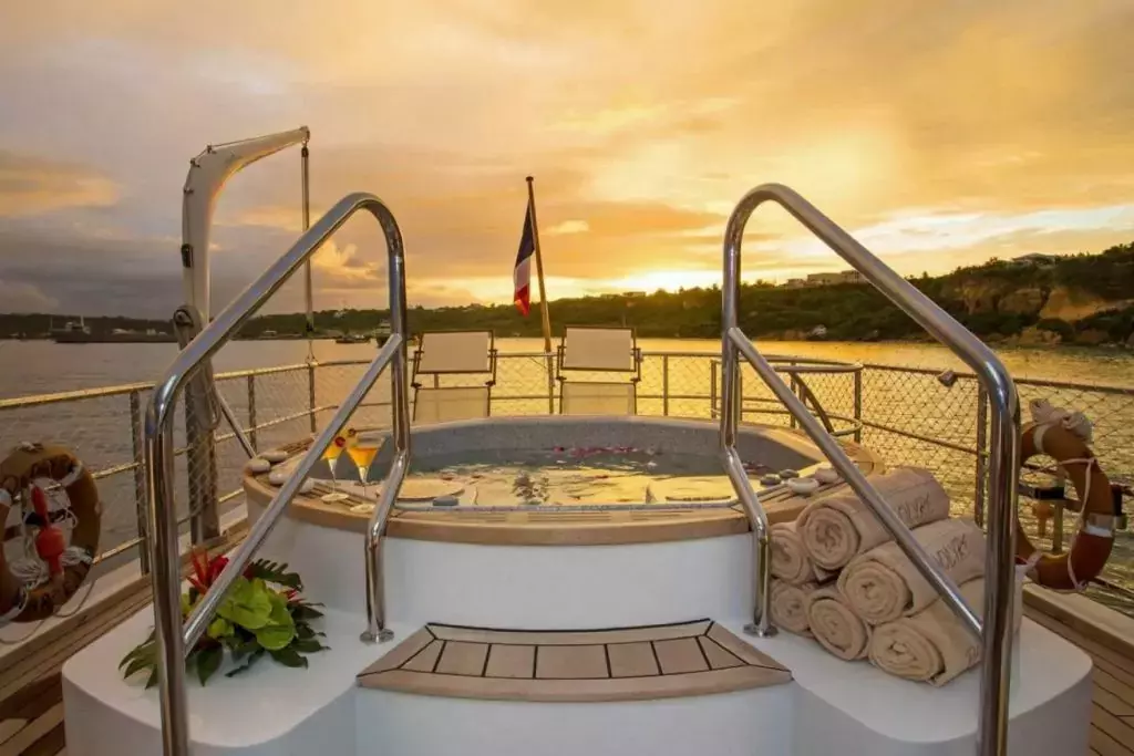 Paolyre by Ocea - Special Offer for a private Motor Yacht Charter in Zadar with a crew