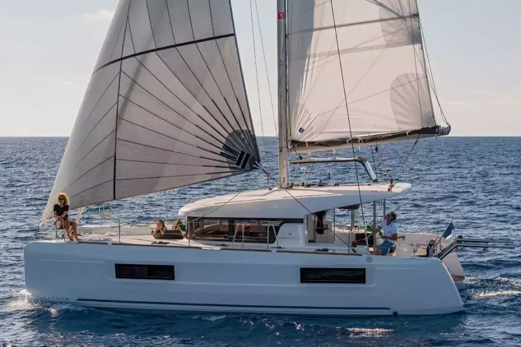 Grande by Lagoon - Top rates for a Charter of a private Sailing Catamaran in French Polynesia