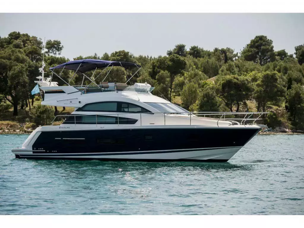 Splendid by Fairline - Special Offer for a private Power Boat Rental in Sibenik with a crew