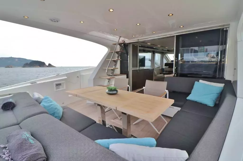 Sputnik by Numarine - Special Offer for a private Motor Yacht Charter in Aberdeen with a crew
