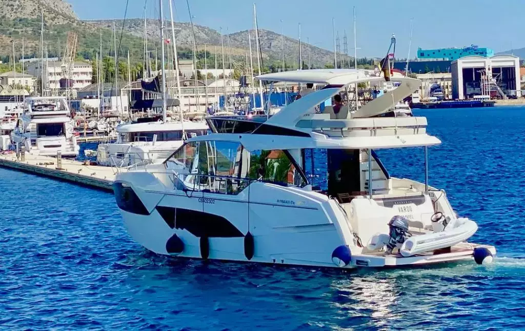 Vardo by Absolute Yachts - Special Offer for a private Motor Yacht Charter in Trogir with a crew