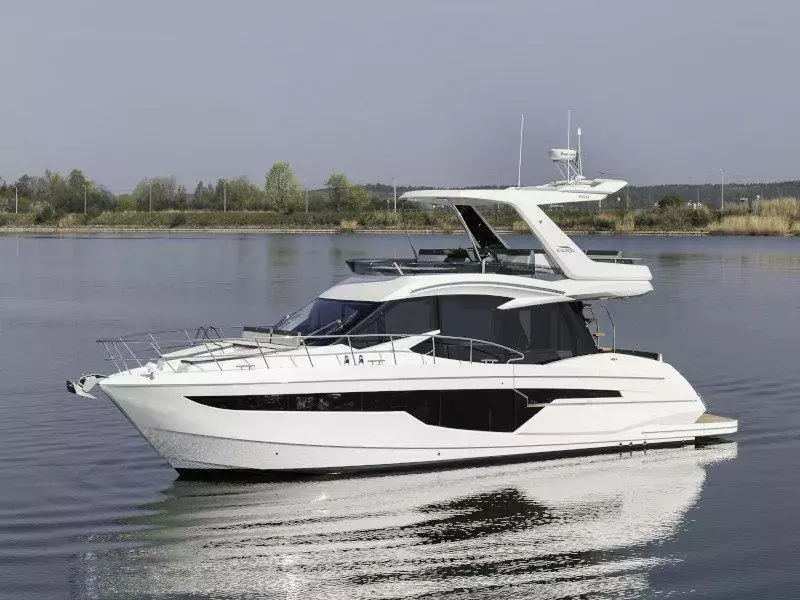 We Fly by Galeon - Special Offer for a private Motor Yacht Charter in Zadar with a crew