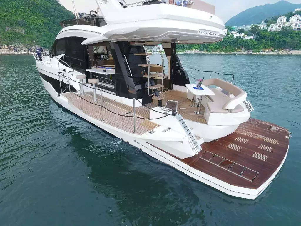 Fly 500 by Galeon - Special Offer for a private Motor Yacht Charter in Aberdeen with a crew