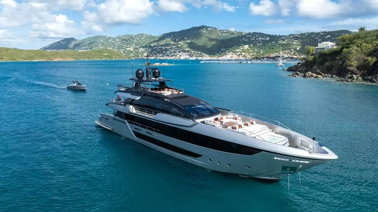 Tasty Waves by Riva – Private Superyacht Charter in Cap DAil – Special Offer at Boatcrowd