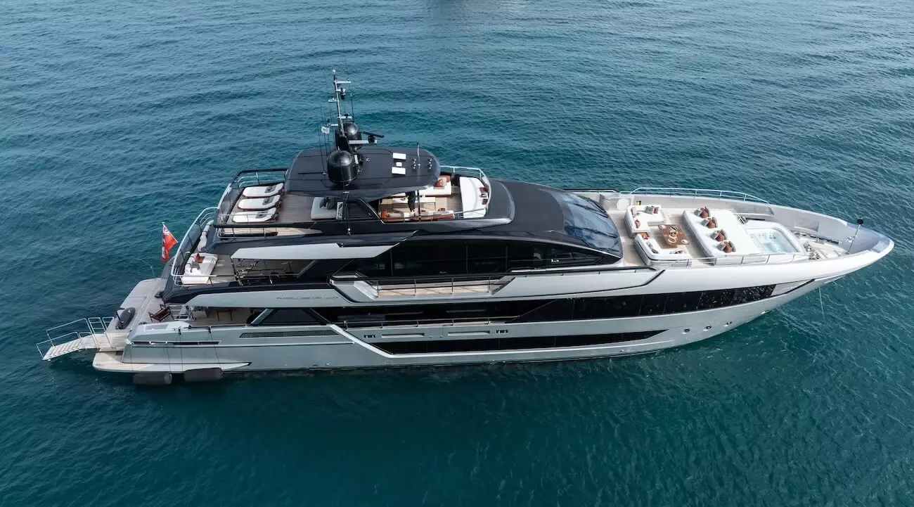 Tasty Waves by Riva – Private Superyacht Charter in Cap DAil – Special Offer at Boatcrowd