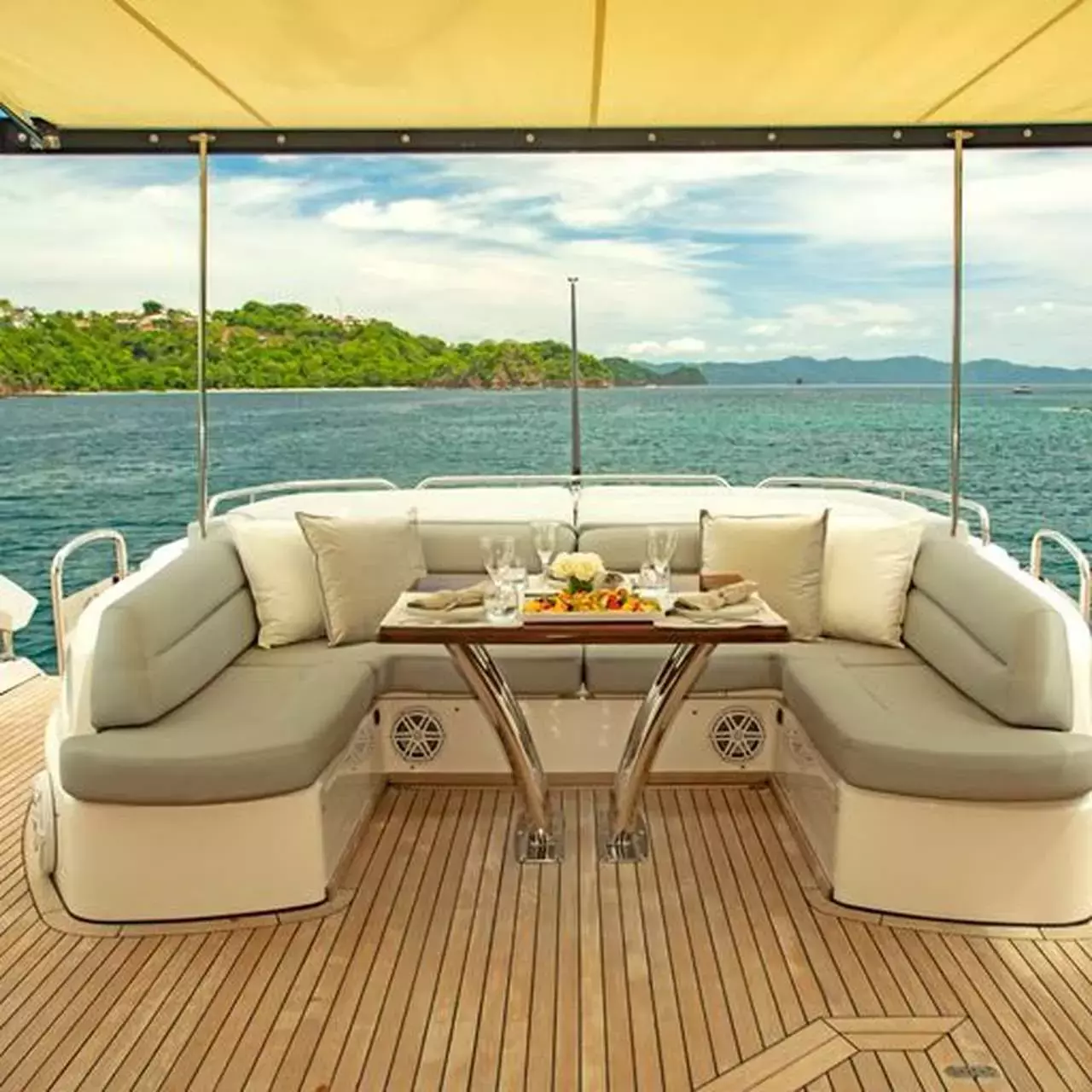 Costasol by Sunseeker - Special Offer for a private Motor Yacht Charter in Quepos with a crew