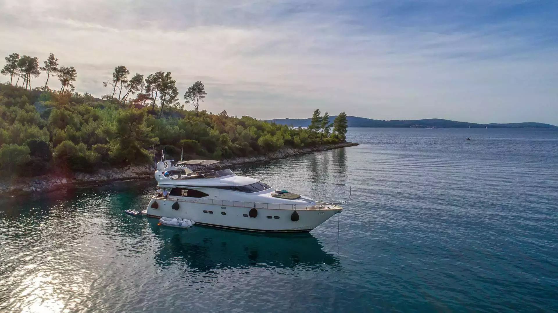 Jantar by Maiora – Special Offer on Private Motor Yacht Rental