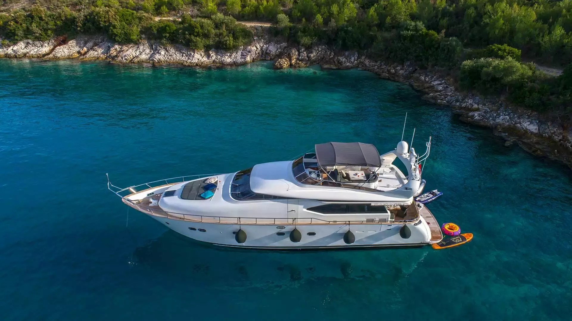 Jantar by Maiora – Special Offer on Private Motor Yacht Rental