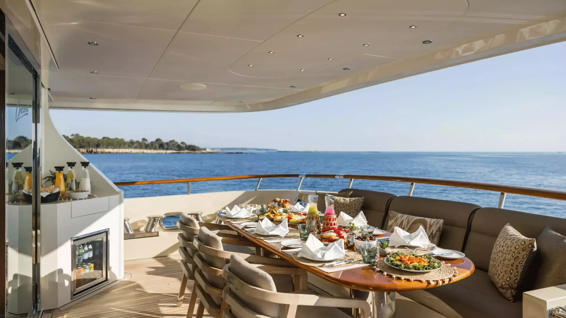 Orizzonte by Custom Made – Private Motor Yacht Charter in Cannes – Special Offer at Boatcrowd