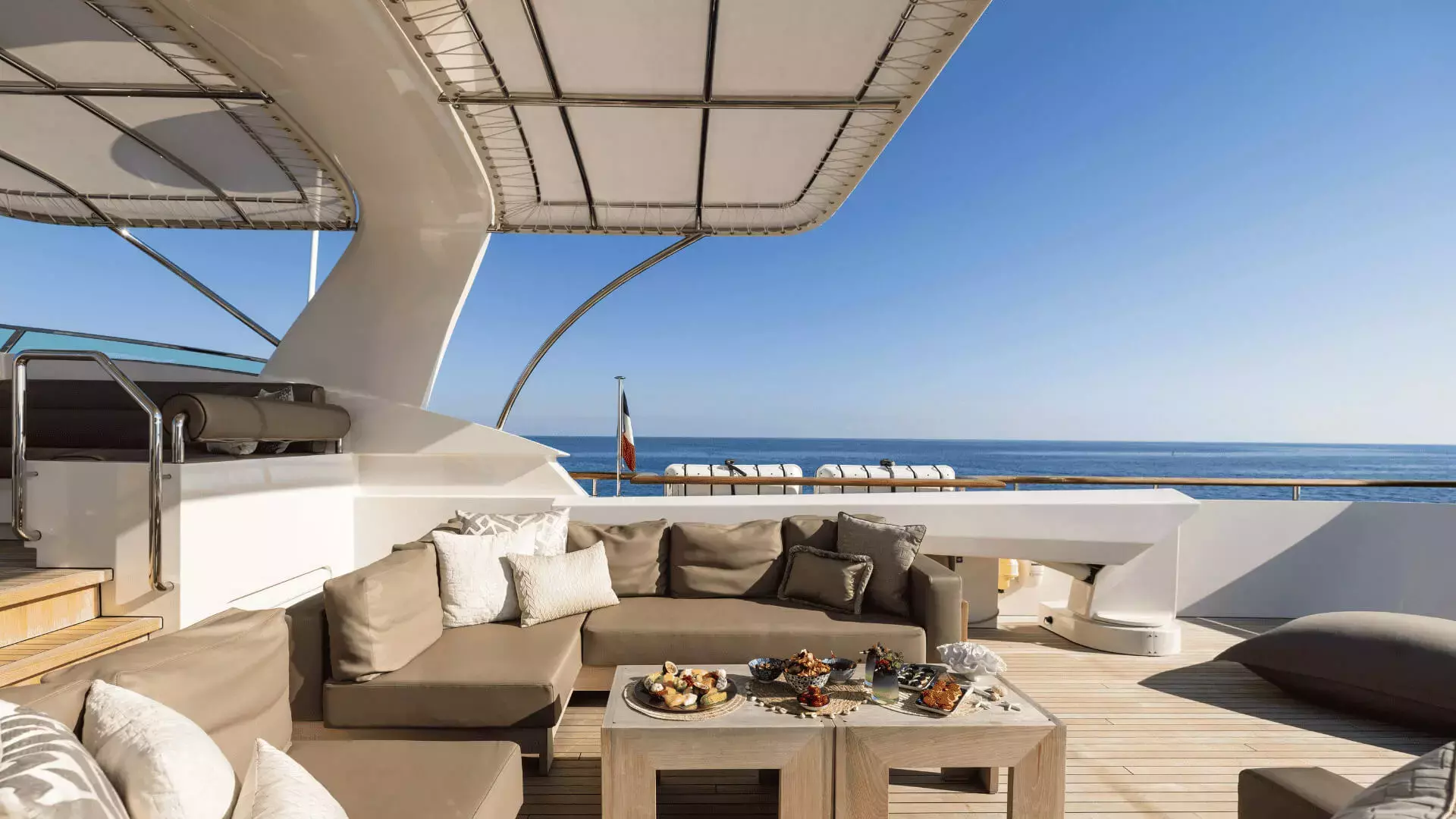 Orizzonte by Custom Made – Private Motor Yacht Charter in Cannes – Special Offer at Boatcrowd