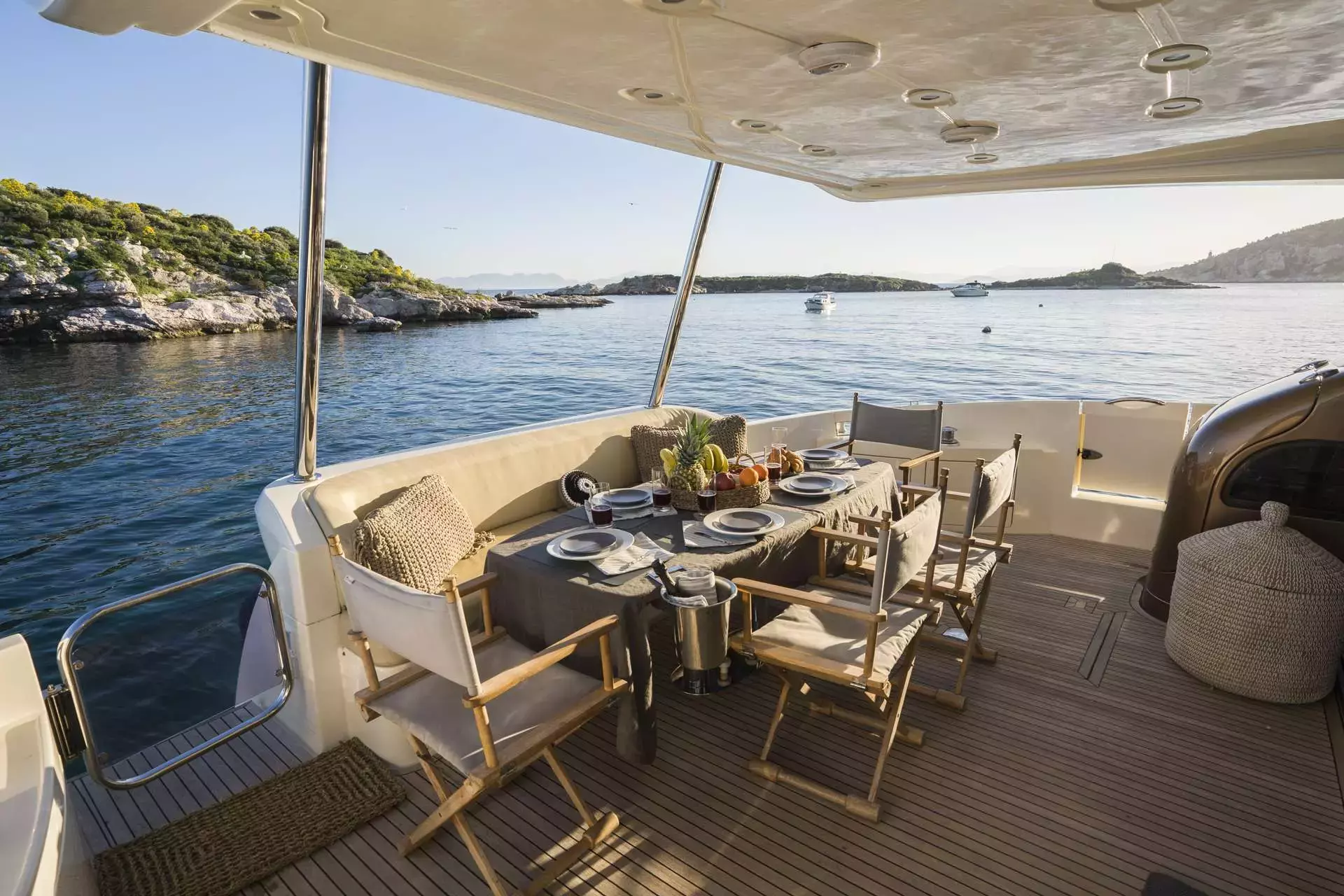 Medusa by Azimut - Special Offer for a private Motor Yacht Charter in Santorini with a crew