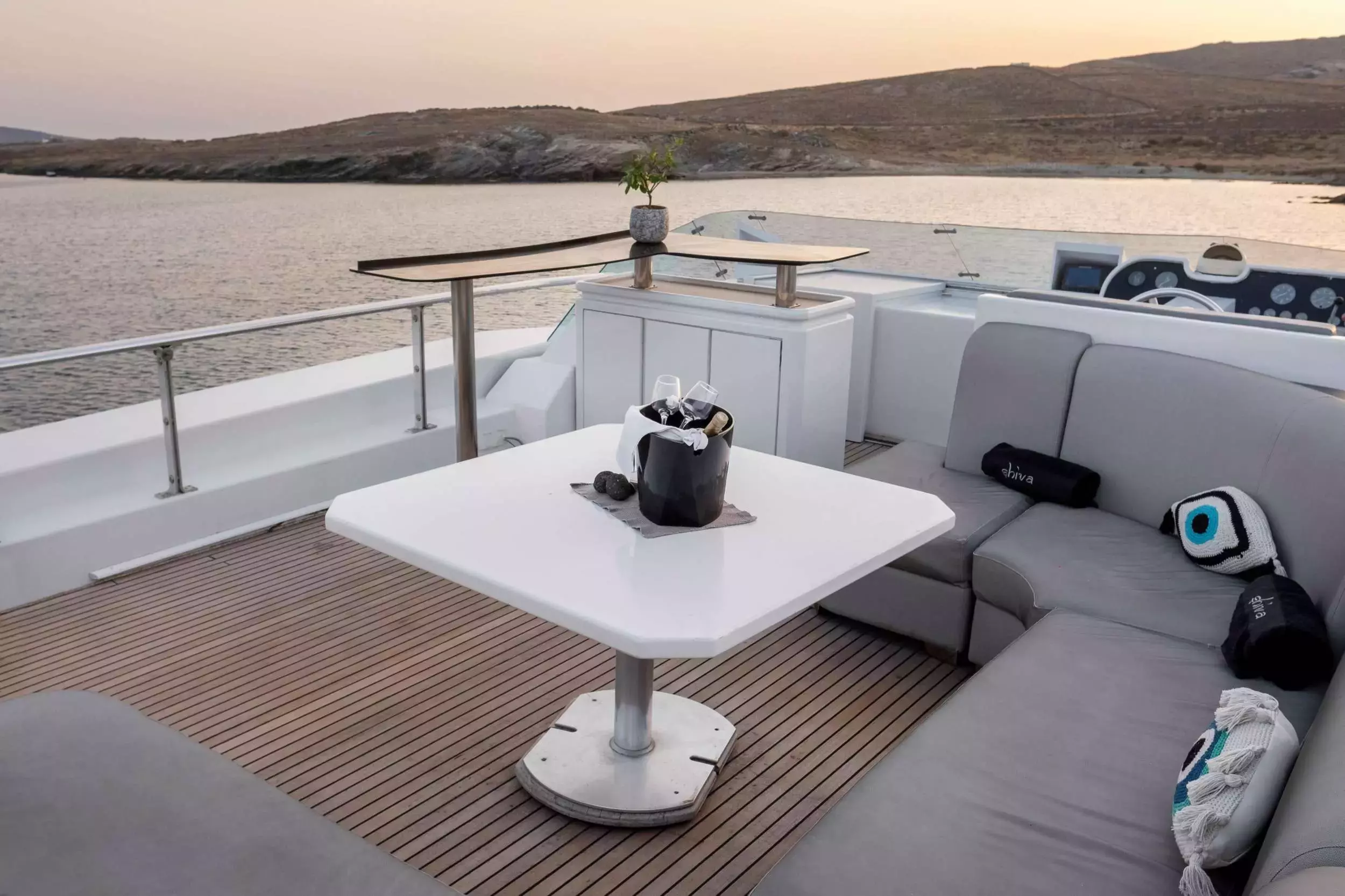 Shiva by Cantieri di Pisa - Special Offer for a private Motor Yacht Charter in Santorini with a crew