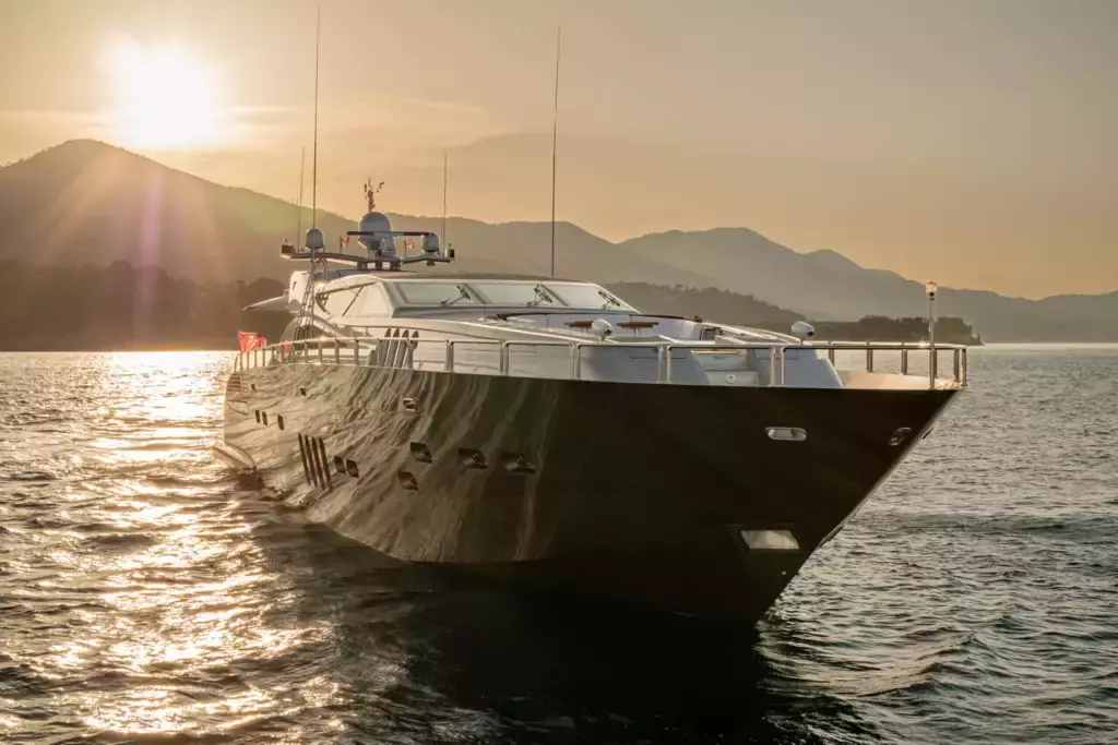 Manu V by Leopard - Top rates for a Charter of a private Superyacht in Italy