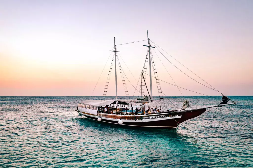 Classic by Custom Made - Top rates for a Rental of a private Motor Sailer in Aruba