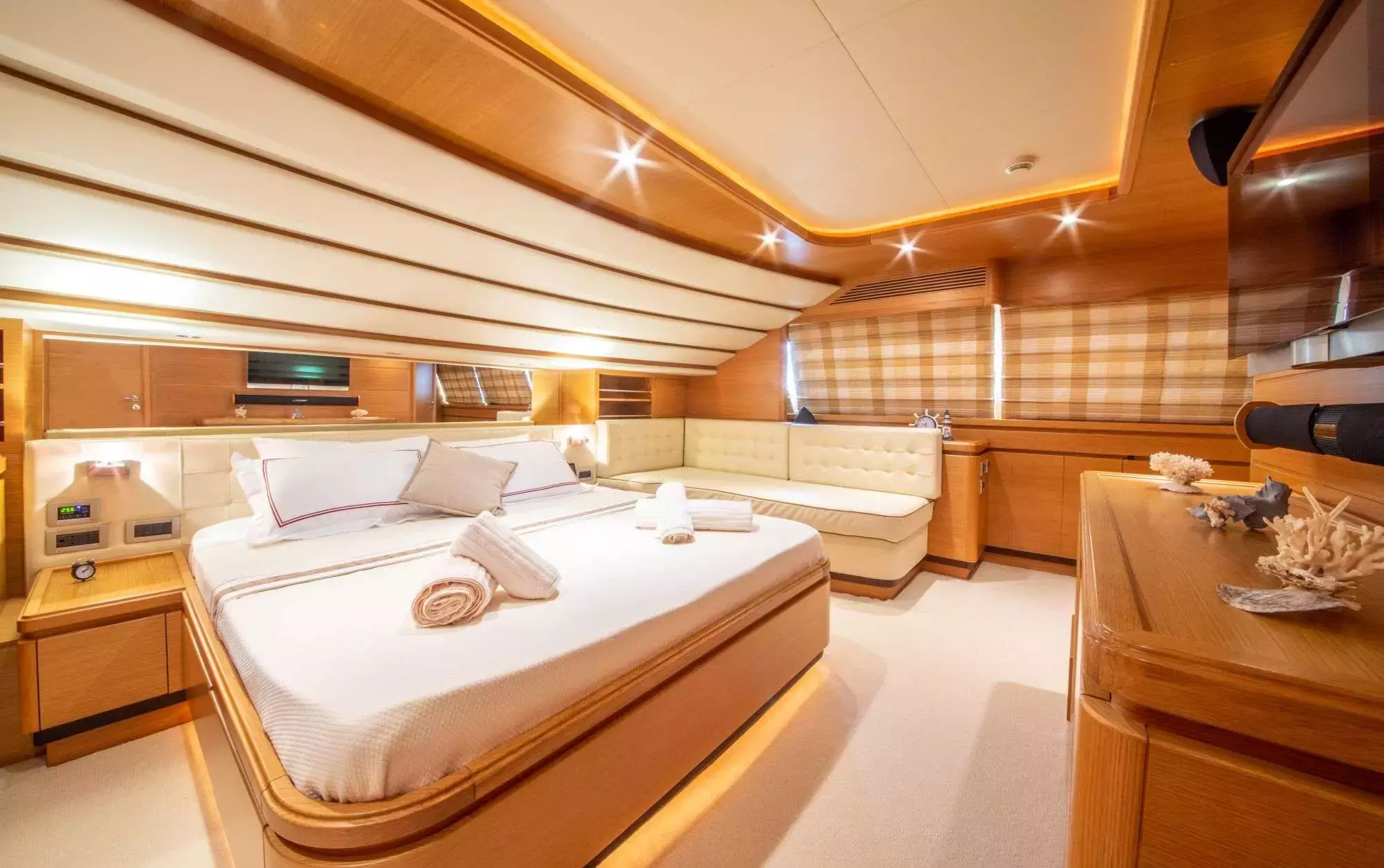Funda D by Ferretti - Special Offer for a private Motor Yacht Charter in Fethiye with a crew