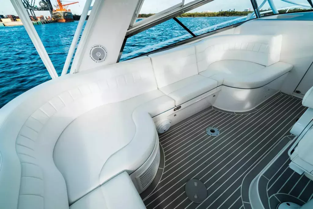 Suenos by HSB Yachts - Special Offer for a private Power Boat Charter in Providenciales with a crew