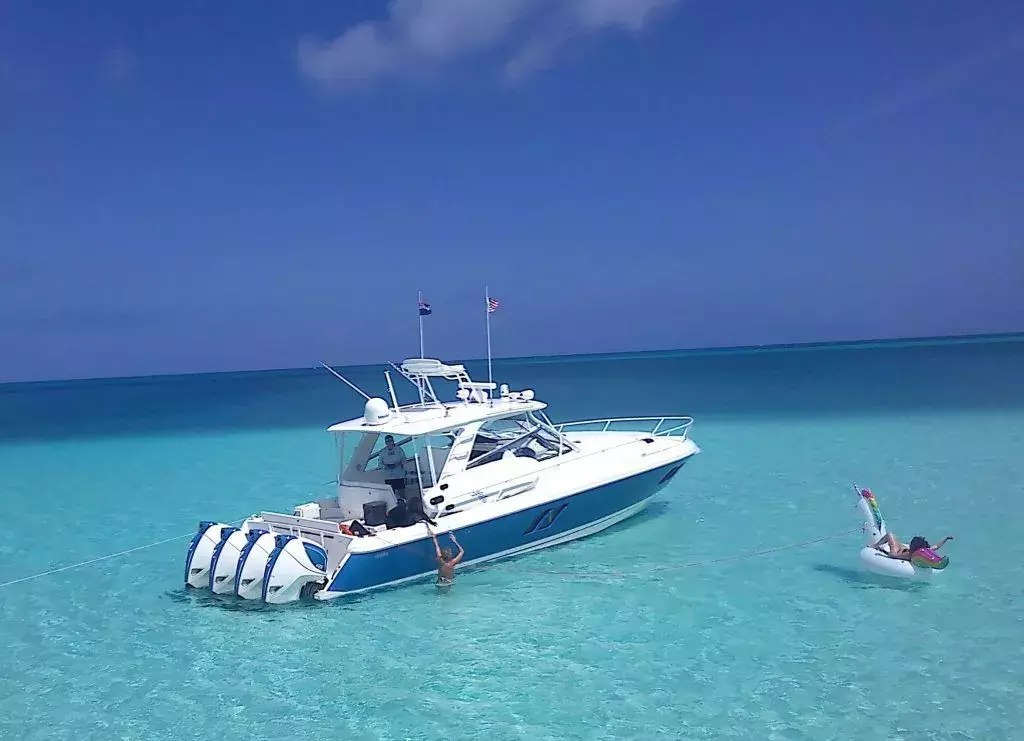 Suenos by HSB Yachts - Special Offer for a private Power Boat Rental in Providenciales with a crew