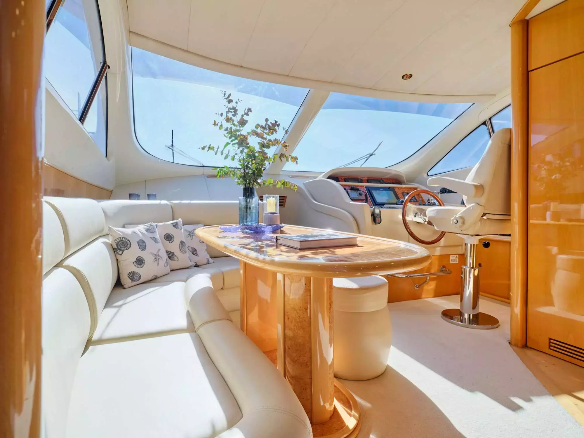 Lady LY by Aicon - Special Offer for a private Motor Yacht Charter in Santorini with a crew