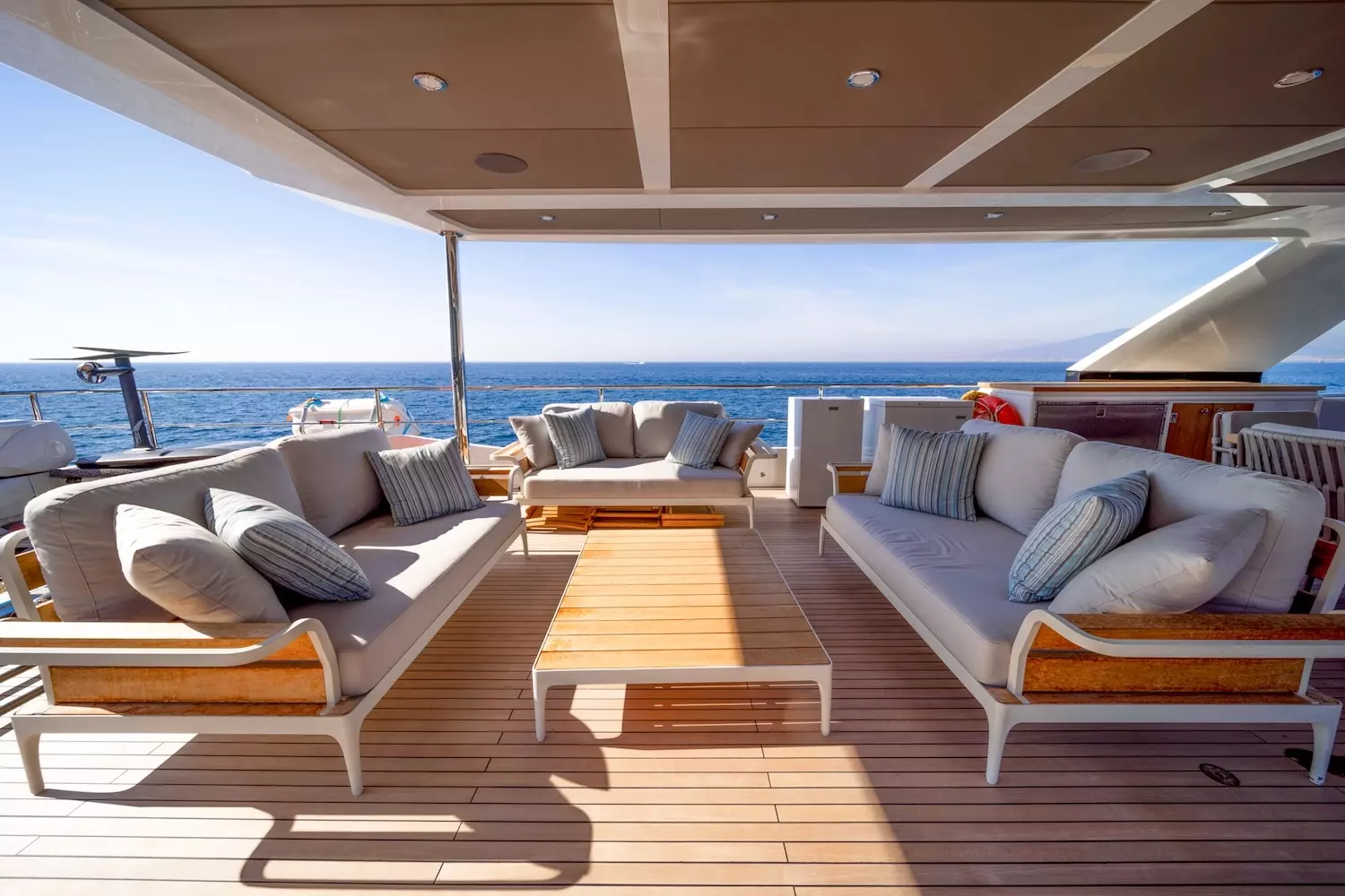 Kamoka by Numarine – Private Motor Yacht Charter in Nice