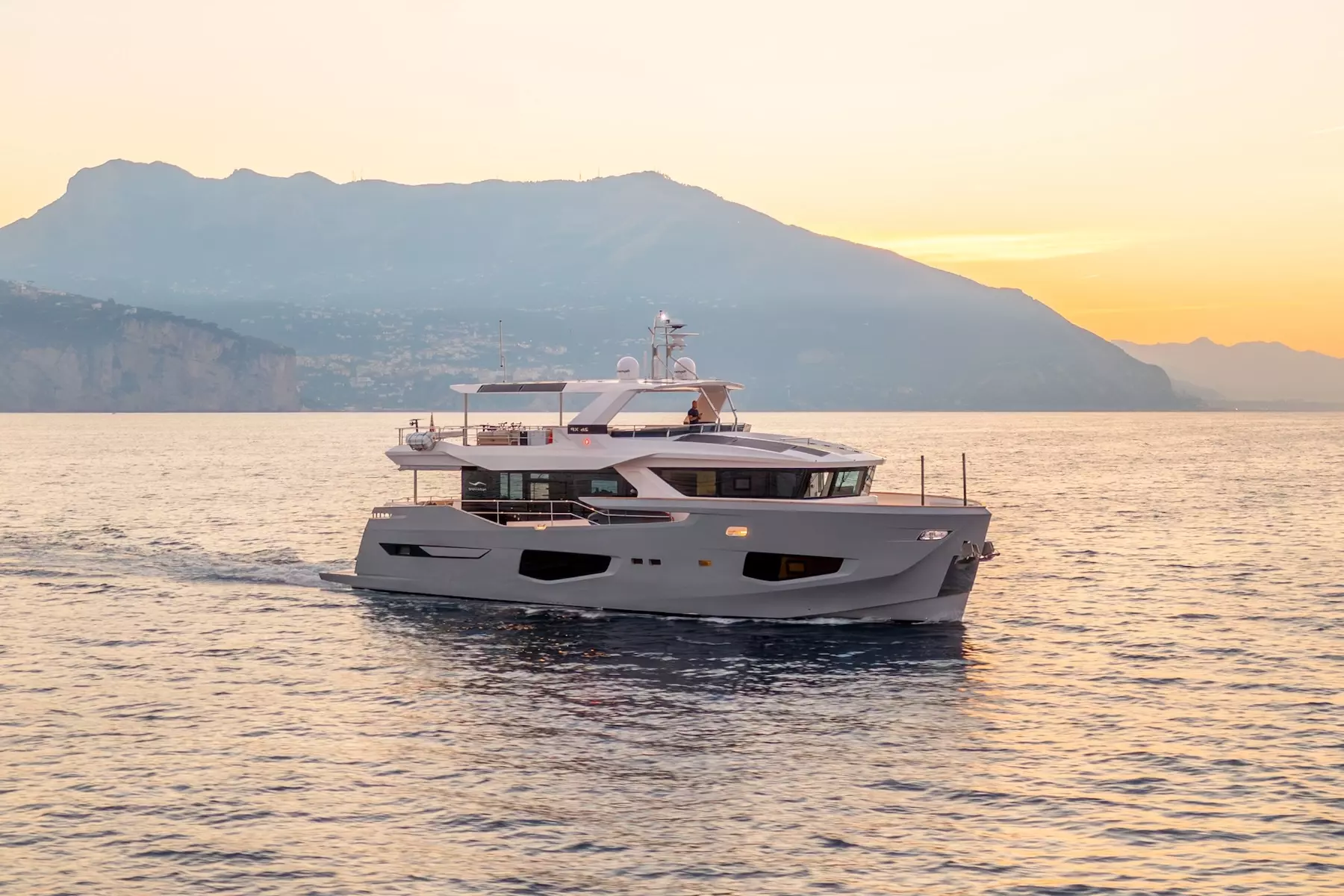 Kamoka by Numarine – Private Motor Yacht Charter in Nice
