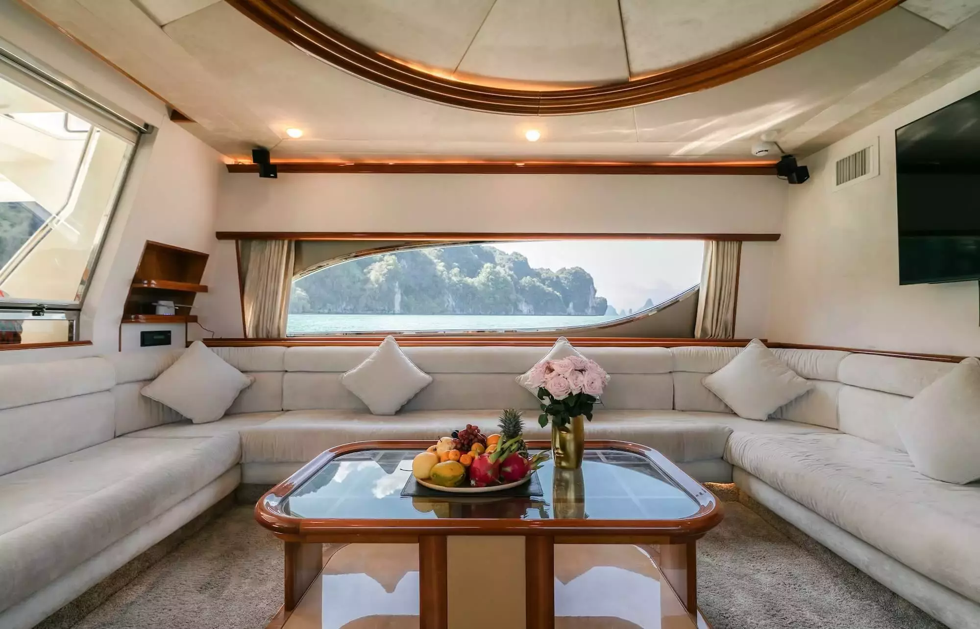 Sofia by Ferretti – Private Motor Yacht Charter in Koh Samui – Special Offer at Boatcrowd