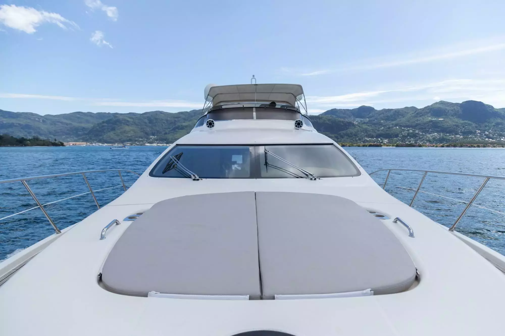 Alise by Azimut – Private Motor Yacht Charter in Praslin – Special Offer at Boatcrowd