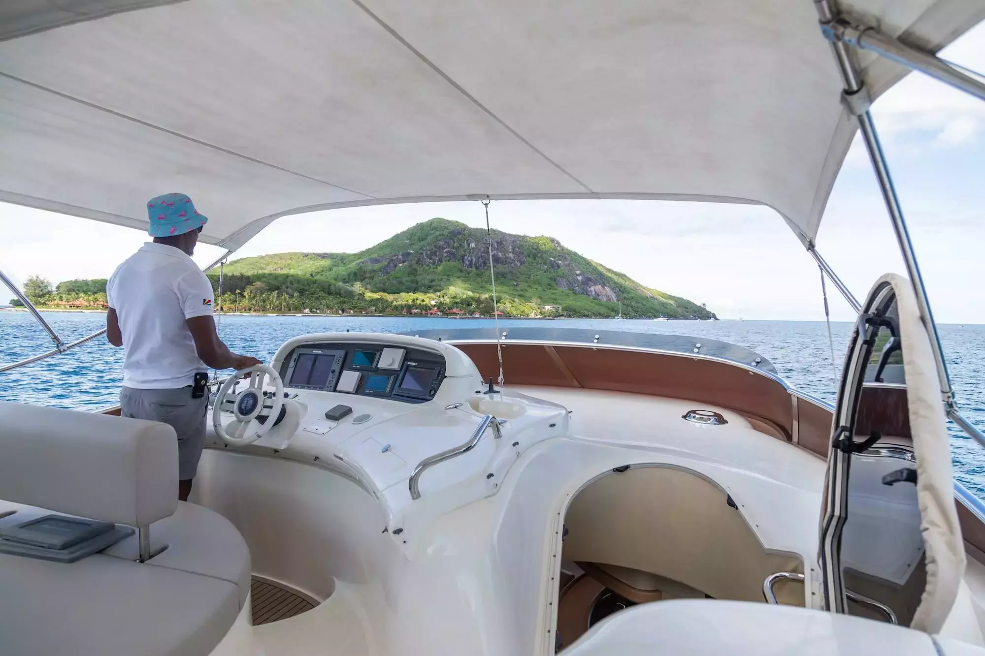 Alise by Azimut – Private Motor Yacht Charter in Praslin – Special Offer at Boatcrowd
