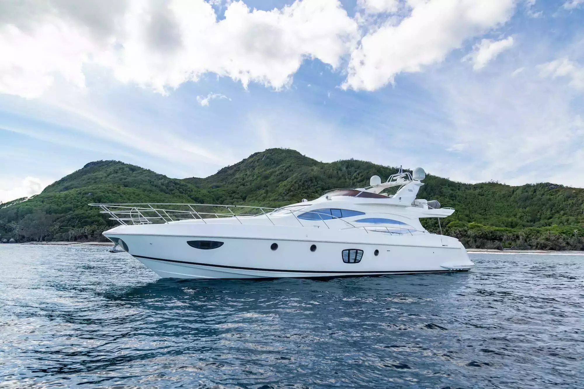 Alise by Azimut – Private Motor Yacht Charter in Praslin – Special Offer at Boatcrowd