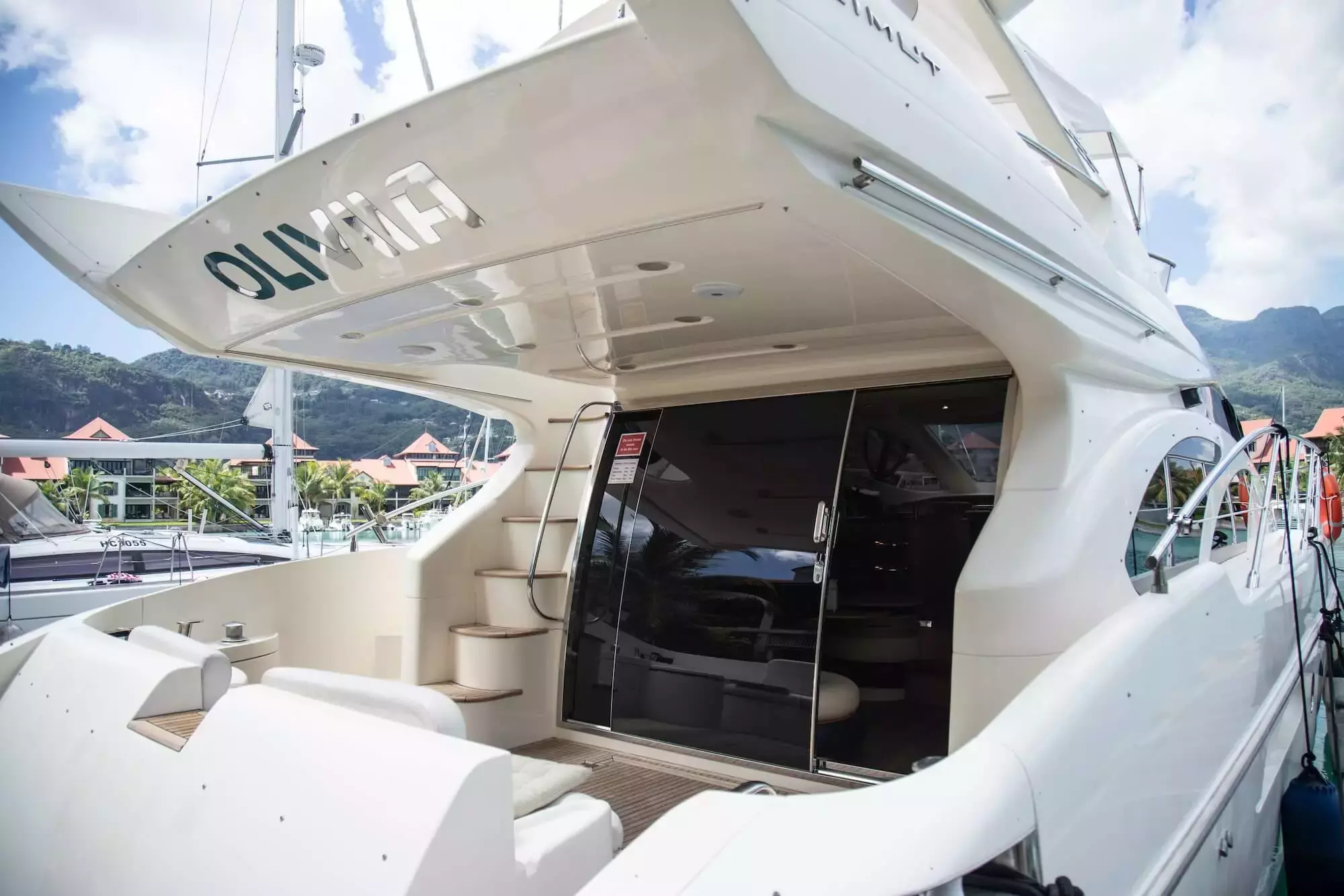 Oliviia by Azimut – Private Motor Yacht Charter in Praslin – Special Offer at Boatcrowd