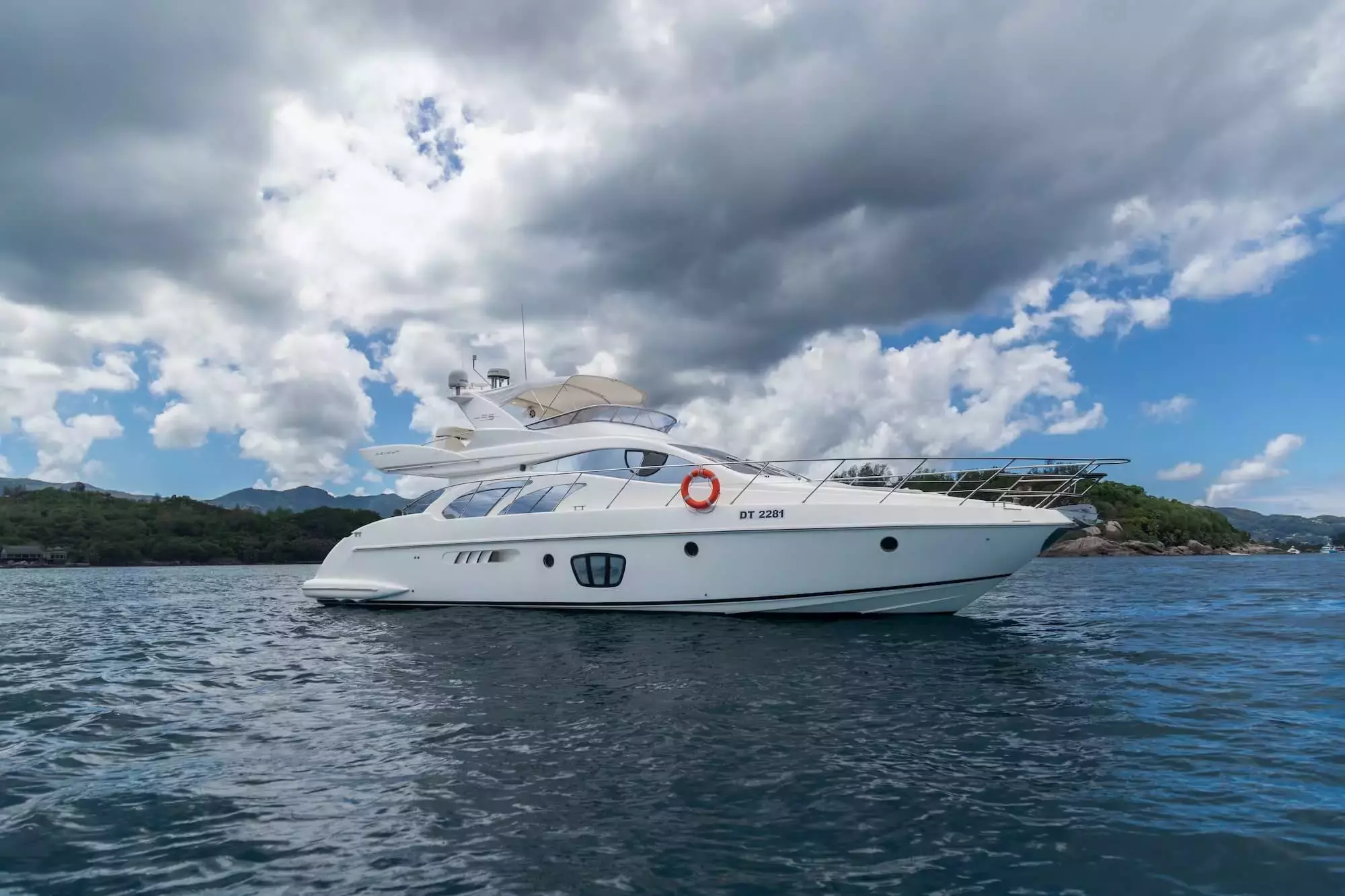 Oliviia by Azimut – Private Motor Yacht Charter in Praslin – Special Offer at Boatcrowd