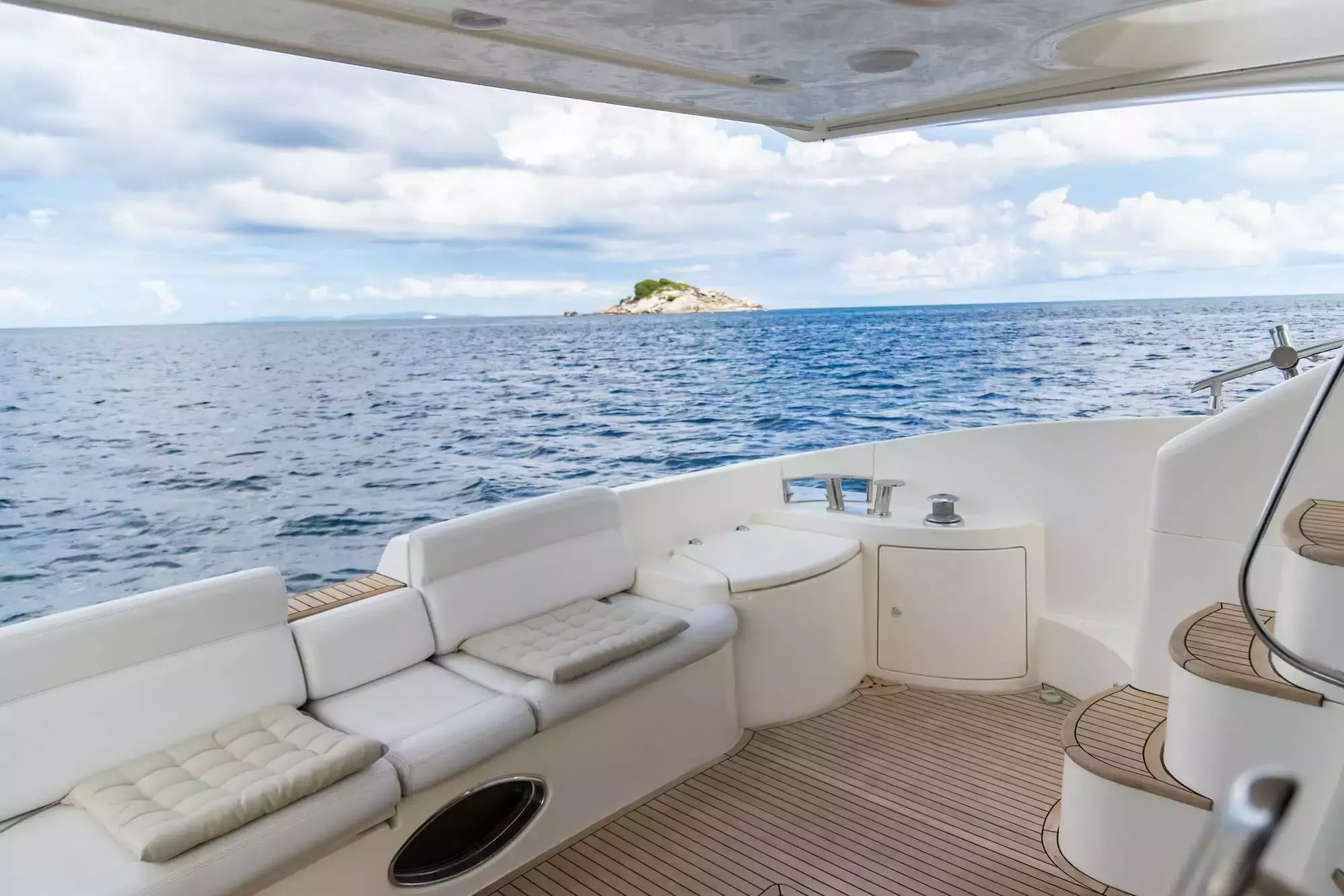 Oliviia by Azimut – Private Motor Yacht Charter in Praslin – Special Offer at Boatcrowd