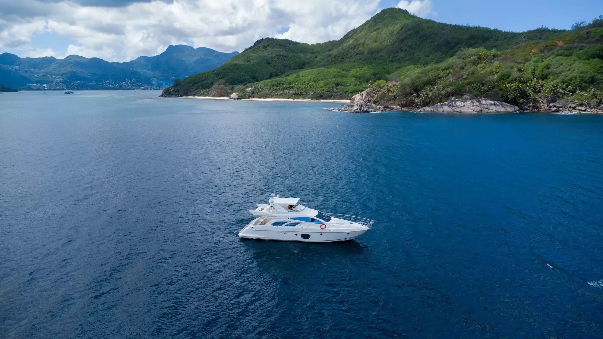 Oliviia by Azimut – Private Motor Yacht Charter in Praslin – Special Offer at Boatcrowd