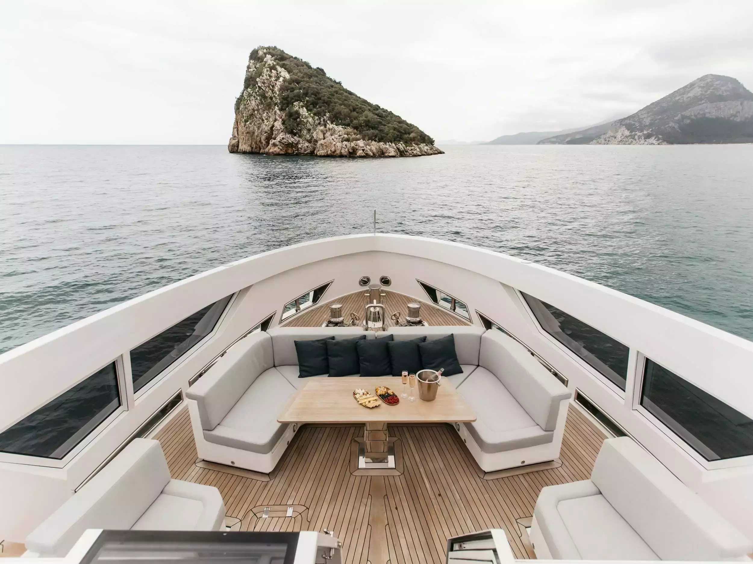 Papillon by Bering - Special Offer for a private Superyacht Charter in Freeport with a crew