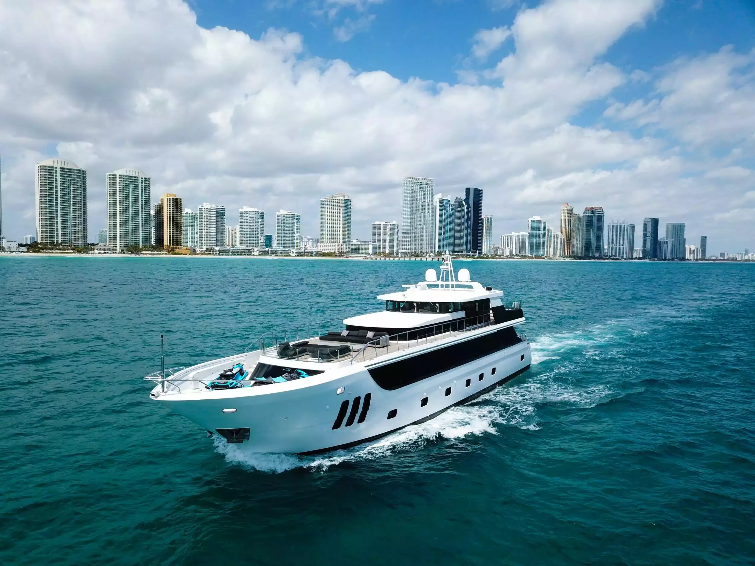 Privilege by Custom Line - Special Offer for a private Superyacht Charter in Freeport with a crew