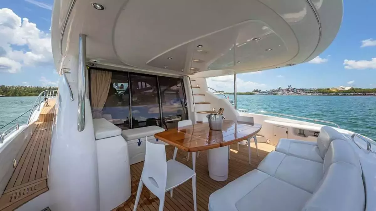 Giuli by Sunseeker - Special Offer for a private Motor Yacht Charter in Normans Cay with a crew