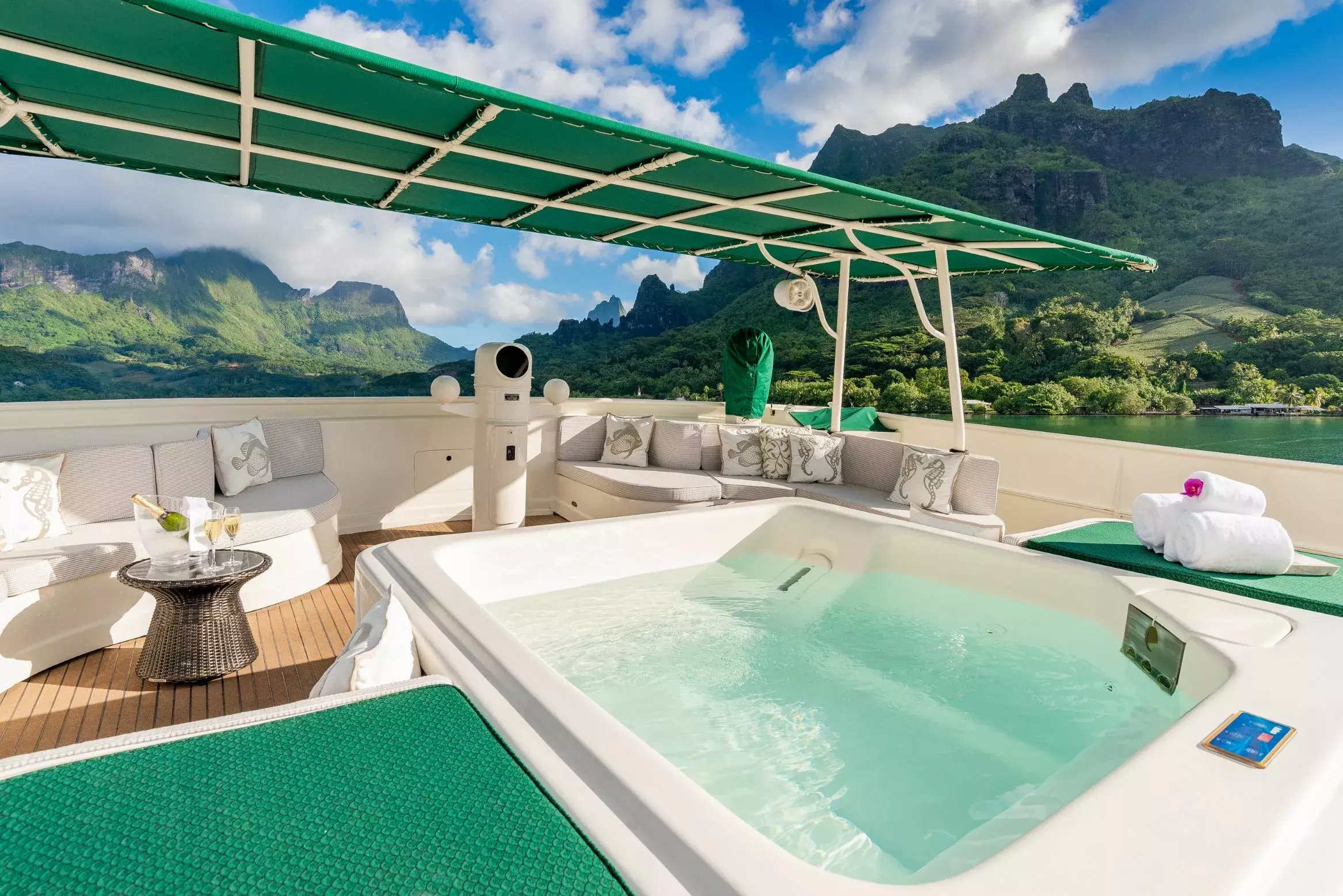 Askari by Sermons - Special Offer for a private Motor Yacht Charter in Tahiti with a crew