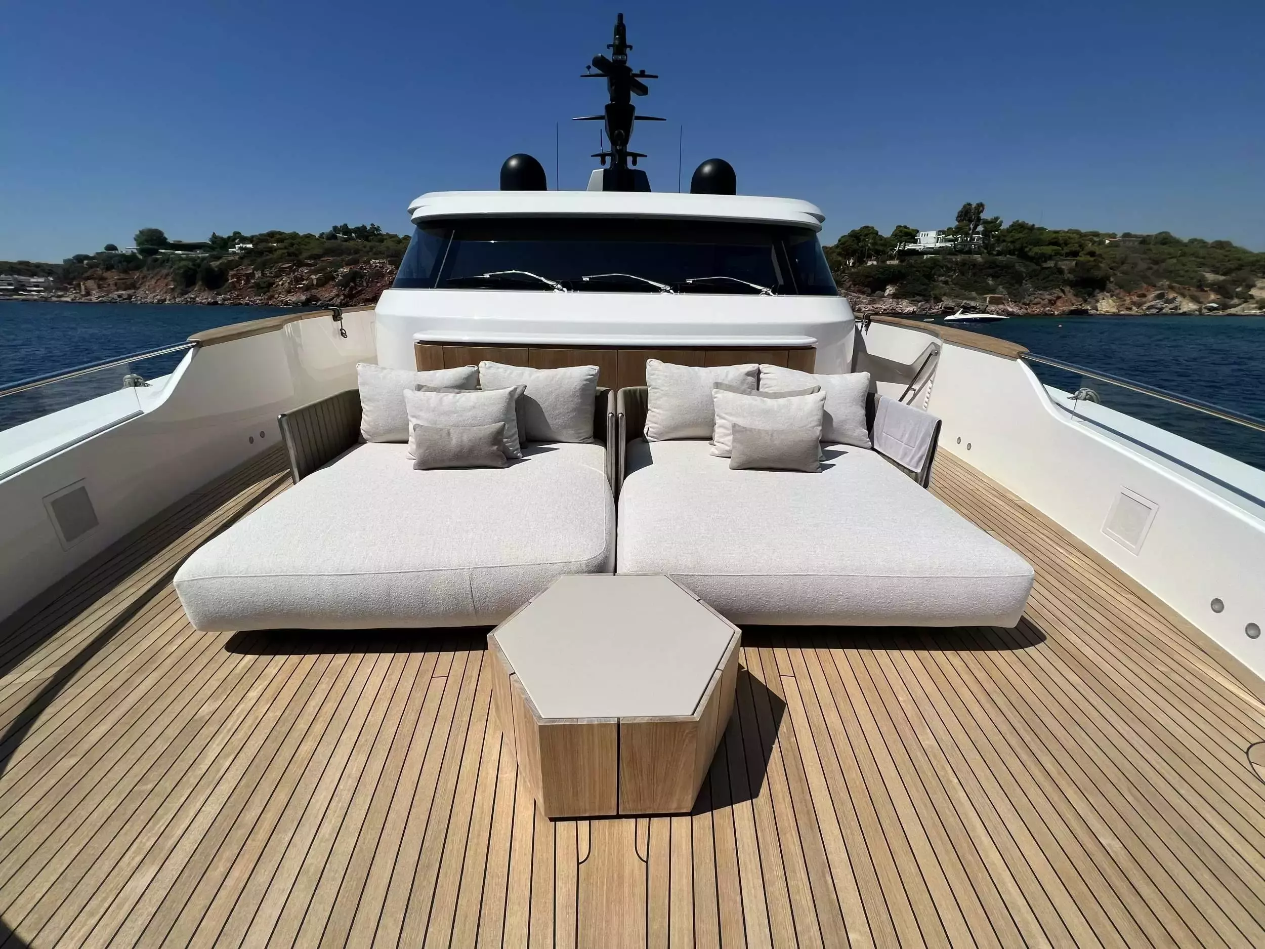 Flori by Sanlorenzo - Special Offer for a private Motor Yacht Charter in Santorini with a crew